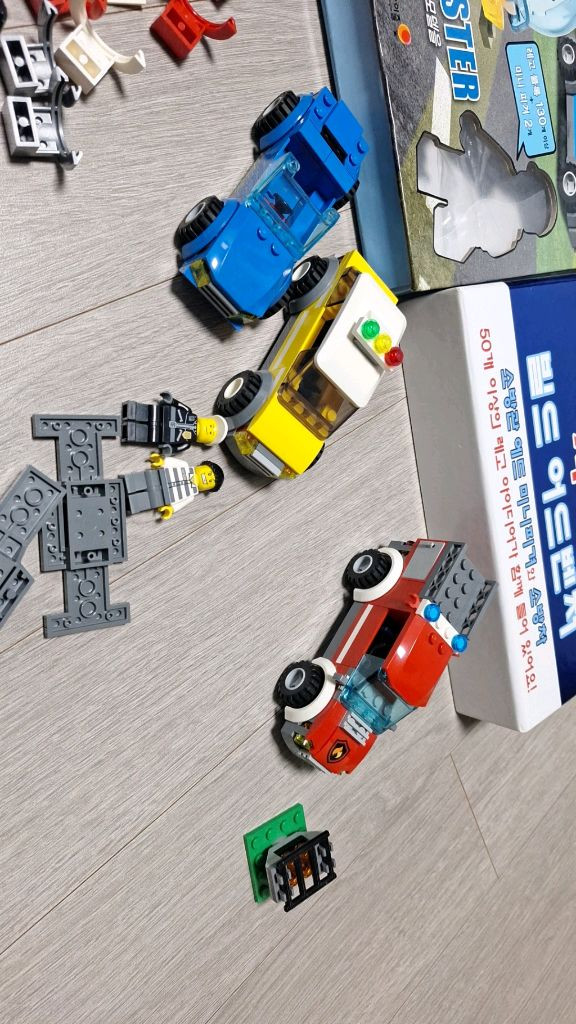 레고 책+레고시티 자동차 부품 판매합니다 이미지