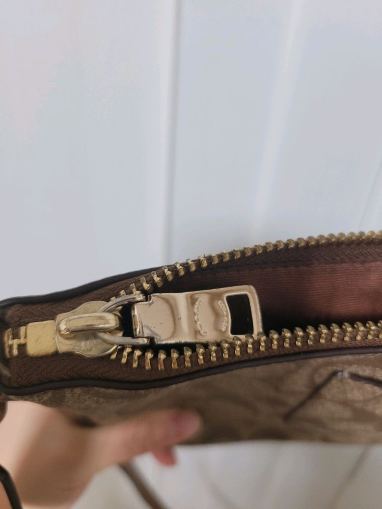 코치 크로스백 가방 이미지