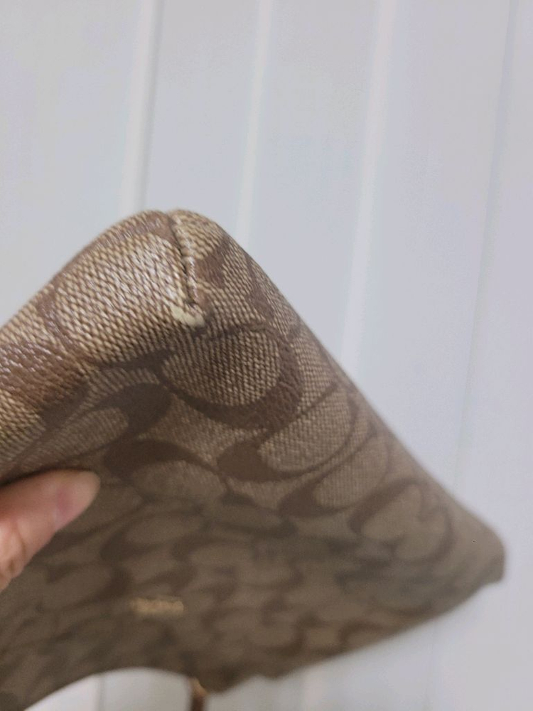 코치 크로스백 가방 이미지