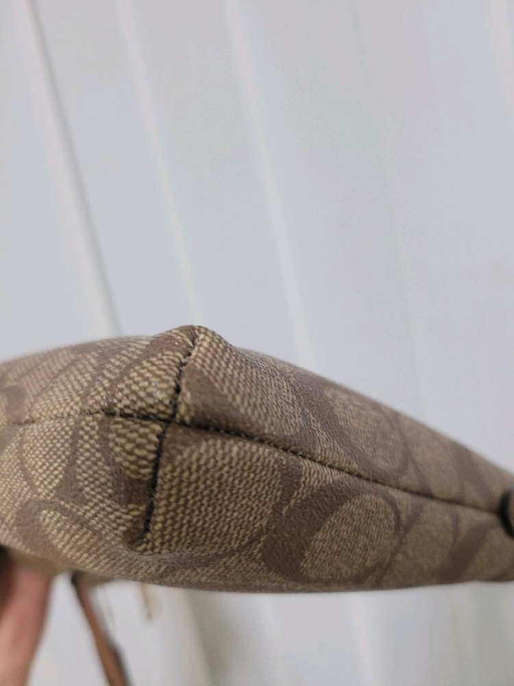 코치 크로스백 가방 이미지