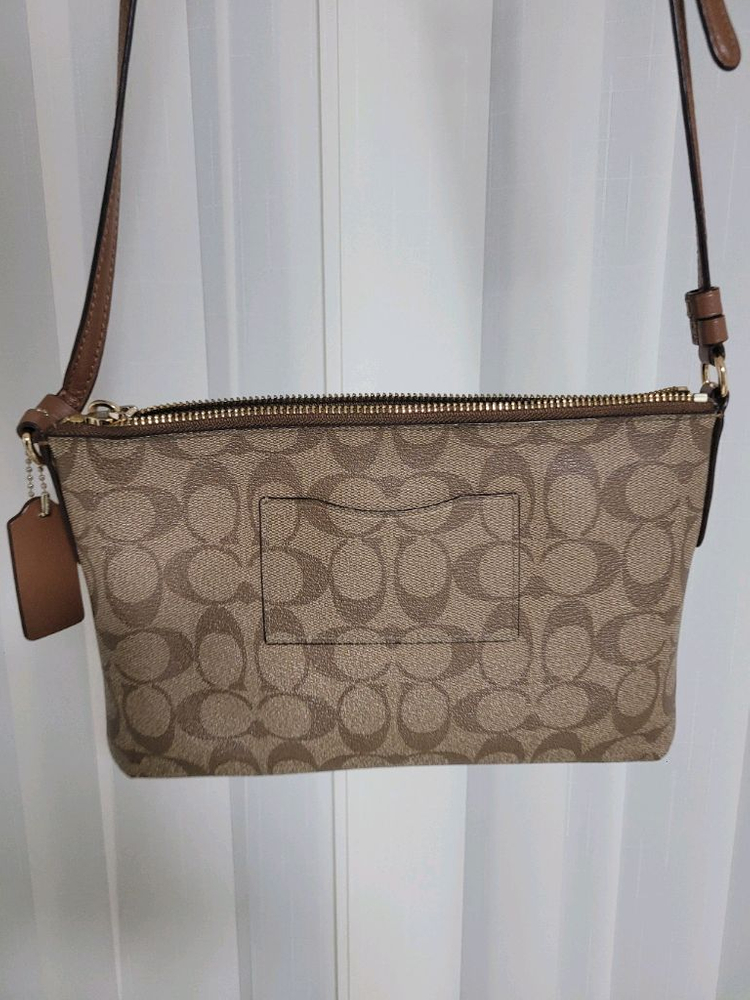 코치 크로스백 가방 이미지