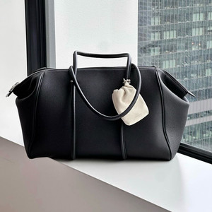 R2W 알투더블유 골딘 백 블랙 판매합니다.(바인하이머 가죽)