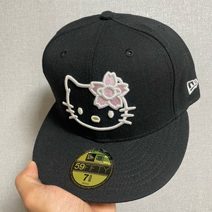 뉴에라 헬로키티 59FIFTY 볼캡 60.6cm