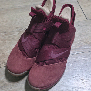 나이키 르브론 줌솔져12 버건디 295mm