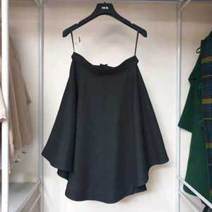 비비안웨스트우드 블랙 언발헴 볼륨 플레어 스커트