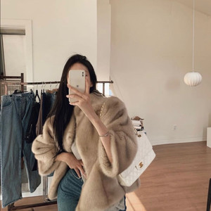 아네로즈 퍼자켓 미착용 새상품.