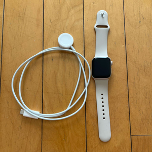 애플워치 SE 2세대 알루미늄 케이스 40mm 셀룰러 스타라이트 (충전기 포함)