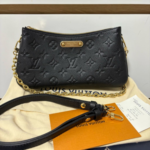 루이비통 리브포쉐트 앙프렝뜨 블랙 1회착용 팝니다.