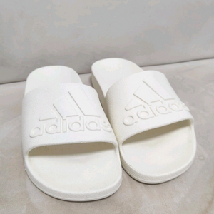 [미사용&새제품] 아디다스 아딜렛 아쿠아 슬리퍼 IF7370 크림 240