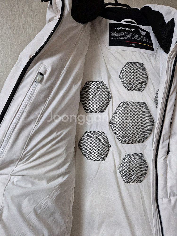 다이나핏 카본비스트 화이트 구스다운 패딩 점퍼 100--9