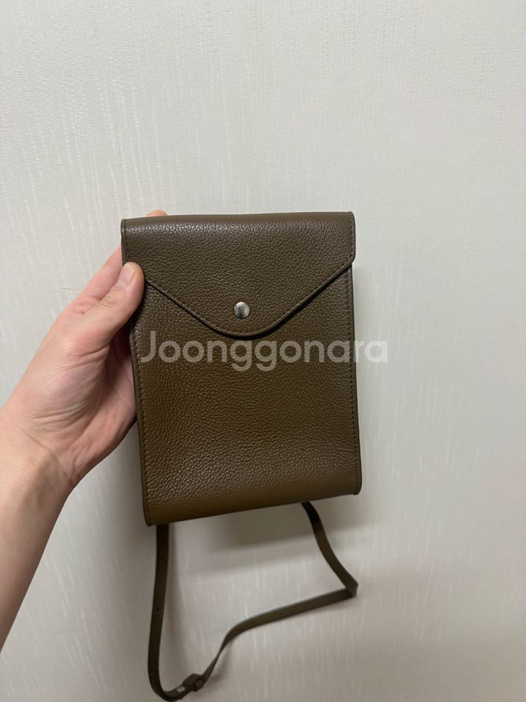 르메르 엔벨롭 스트랩 크로스백 올리브 그린--0