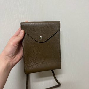 르메르 엔벨롭 스트랩 크로스백 올리브 그린