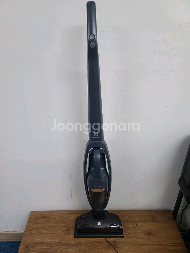 일렉트로룩스 무선청소기 WQ61-1EDB(거의A급,세척및청소완,삼성 배터리 교체>1시간24분연속작동)--0