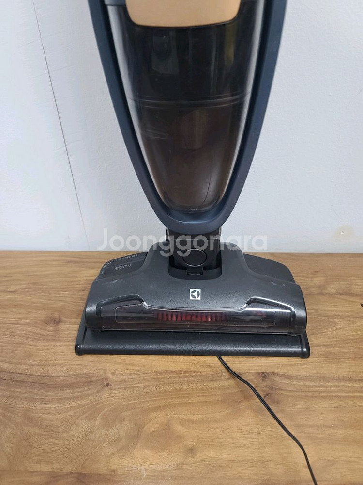 일렉트로룩스 무선청소기 WQ61-1EDB(거의A급,세척및청소완,삼성 배터리 교체>1시간24분연속작동)--3