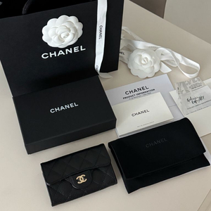 (새상품) 샤넬 카드지갑 클래식 캐비어 금장 샤넬 클똑