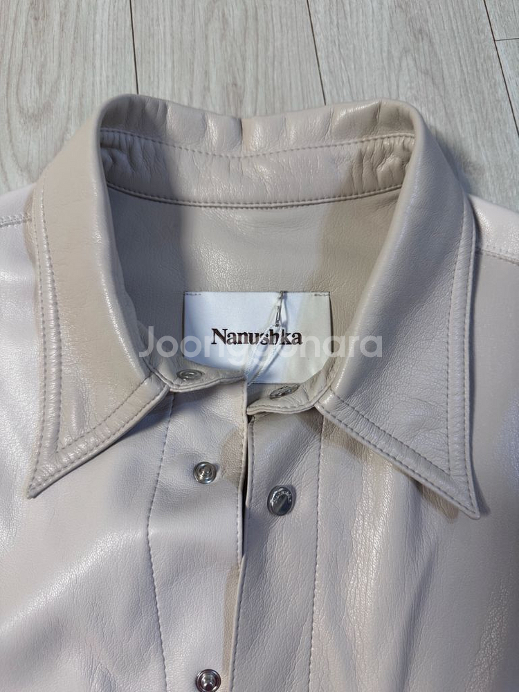 Nanushka 나누슈카 반팔 비건 레더 셔츠 L--0
