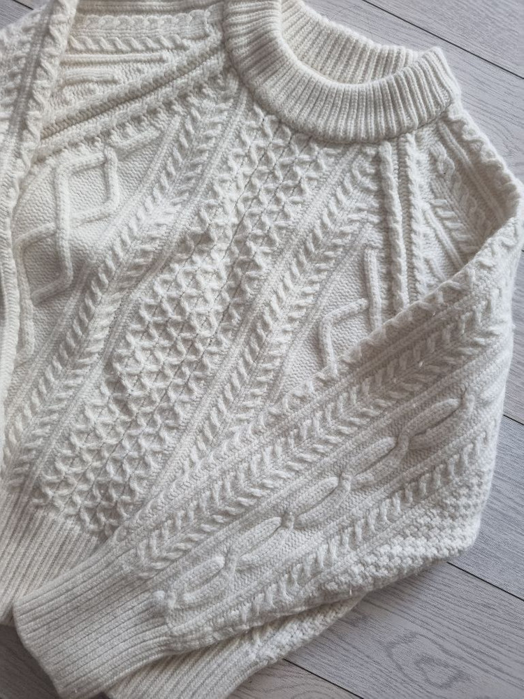 새상품) 아이보리색 케이블 니트 스웨터 팔아요--1
