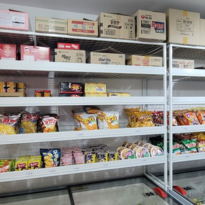 무인상점 과자 진열대