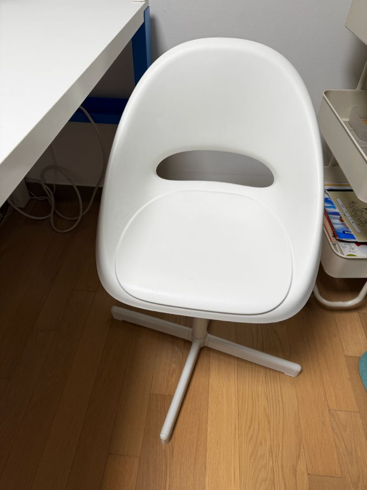 이케아 폴 책상 + 시벤 의자 이미지