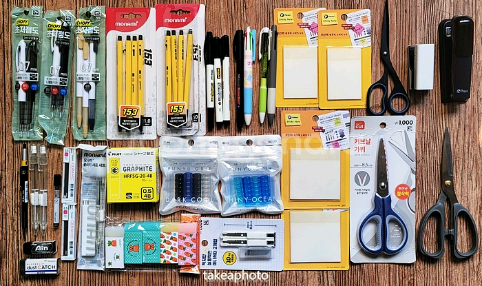 문구용품 일괄판매(펜텔 pg5 샤프, 모나미 볼펜, 샤프, 펜그립, 스티키노트, 가위, 클리키샤프등)--0