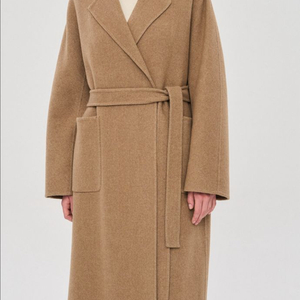 the CASHMERE 캐시미어 핸드메이드 코트