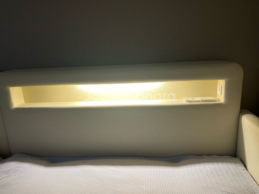 저상형 퀸사이즈 조명 침대--3