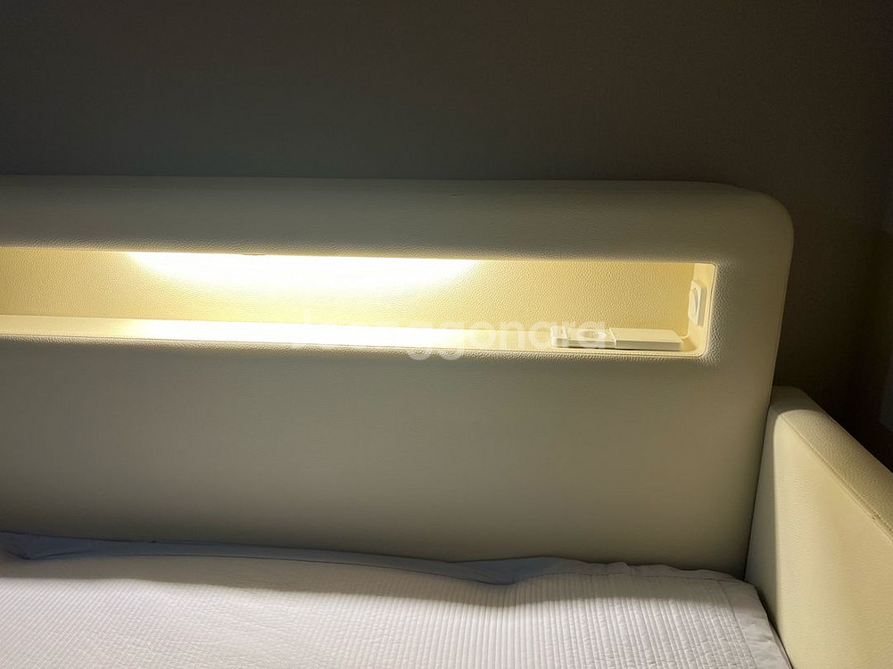 저상형 퀸사이즈 조명 침대--4