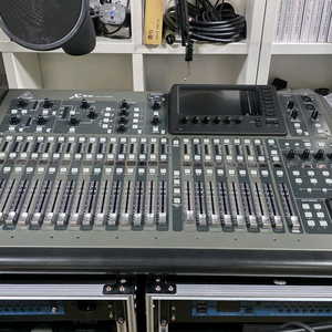베링거 디지털믹서 오디오인터페이스 오디오믹서 x32풀버전 중고품