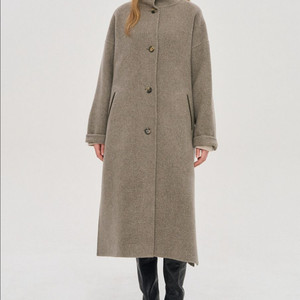 the CASHMERE 캐시미어 하이넥 코트