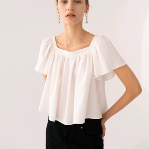 새상품 킨더살몬 시어서커 블라우스 Wavy Smocked Blouse White