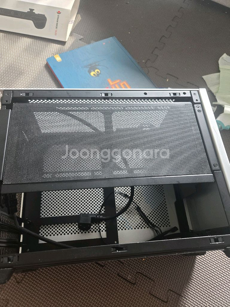 NCASE m1 v6.1 케이스 팝니다--6