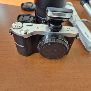 미러리스 카메라 + 18-55mm, 50-200mm 렌즈 세트