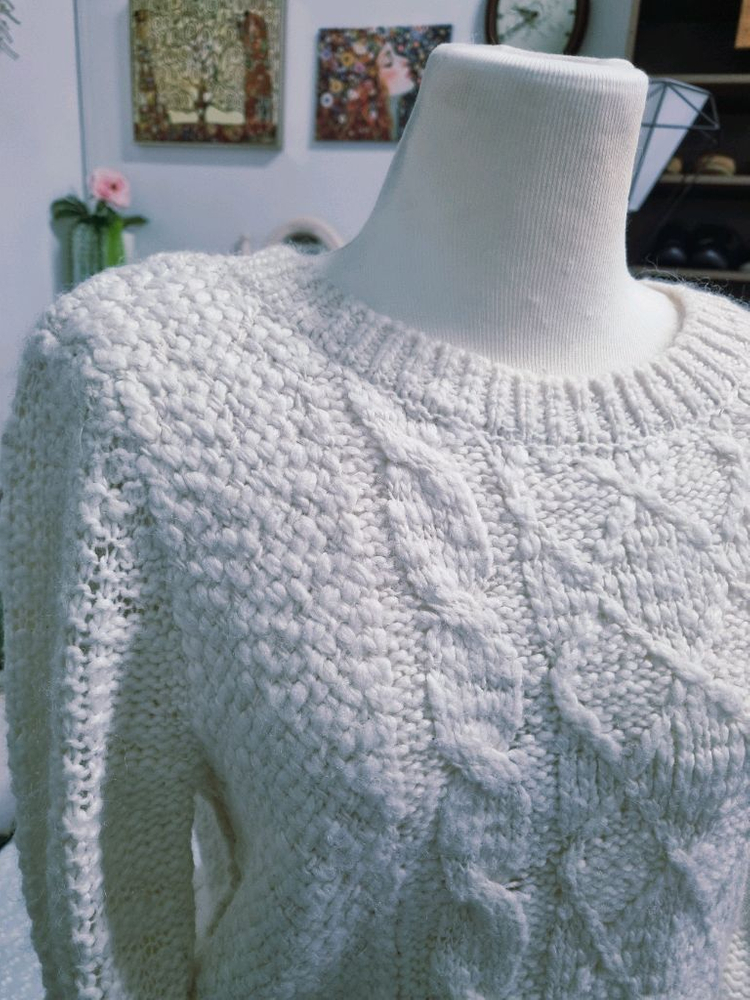 아일렛 니트 스웨터--1