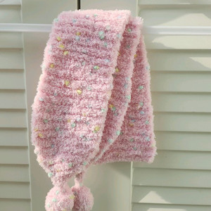 분홍색 폼폼이 목도리