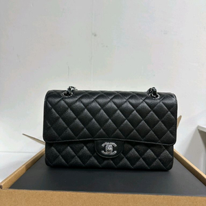 샤넬 클래식 미듐 캐비어 은장 팝니다