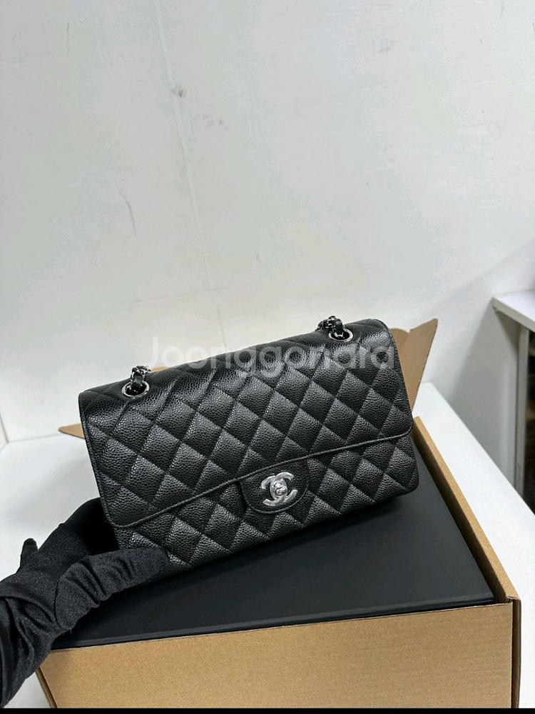 샤넬 클래식 미듐 캐비어 은장 팝니다--1