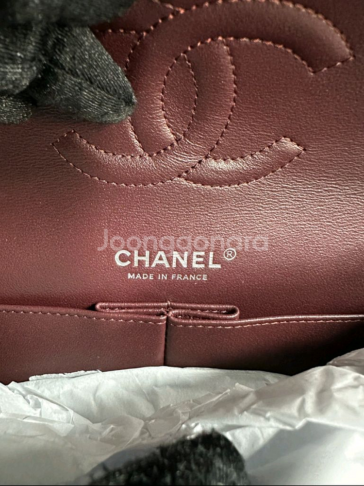 샤넬 클래식 미듐 캐비어 은장 팝니다--9