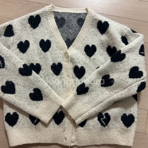 여자 하트 가디건(두께감있음)사이즈 프리 넉넉사이즈 프리이고 여유핏이라 55-66모두 가능해요몇 번 착용하지 않았어