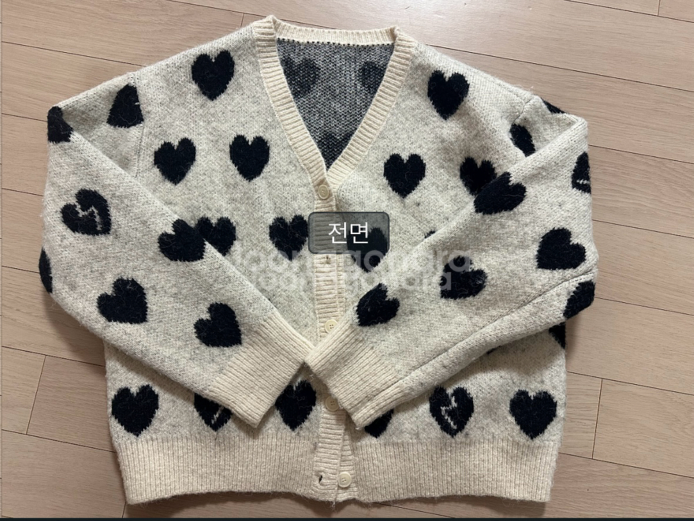 여자 하트 가디건(두께감있음)사이즈 프리 넉넉사이즈 프리이고 여유핏이라 55-66모두 가능해요몇 번 착용하지 않았어--1