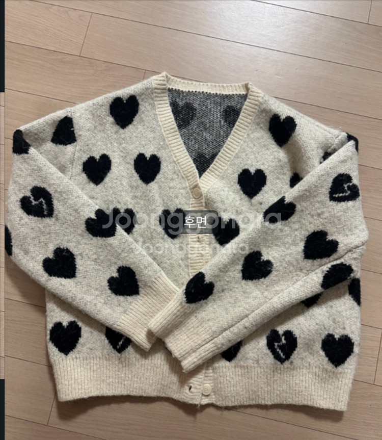 여자 하트 가디건(두께감있음)사이즈 프리 넉넉사이즈 프리이고 여유핏이라 55-66모두 가능해요몇 번 착용하지 않았어--2