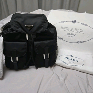 프라다 리나일론 미디움 백팩 블랙