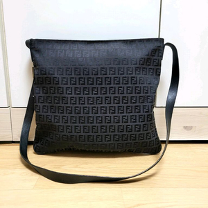 (정품)펜디 쥬카 메신저 크로스백