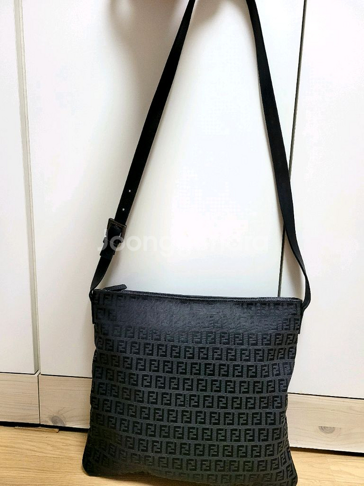 (정품)펜디 쥬카 메신저 크로스백--1