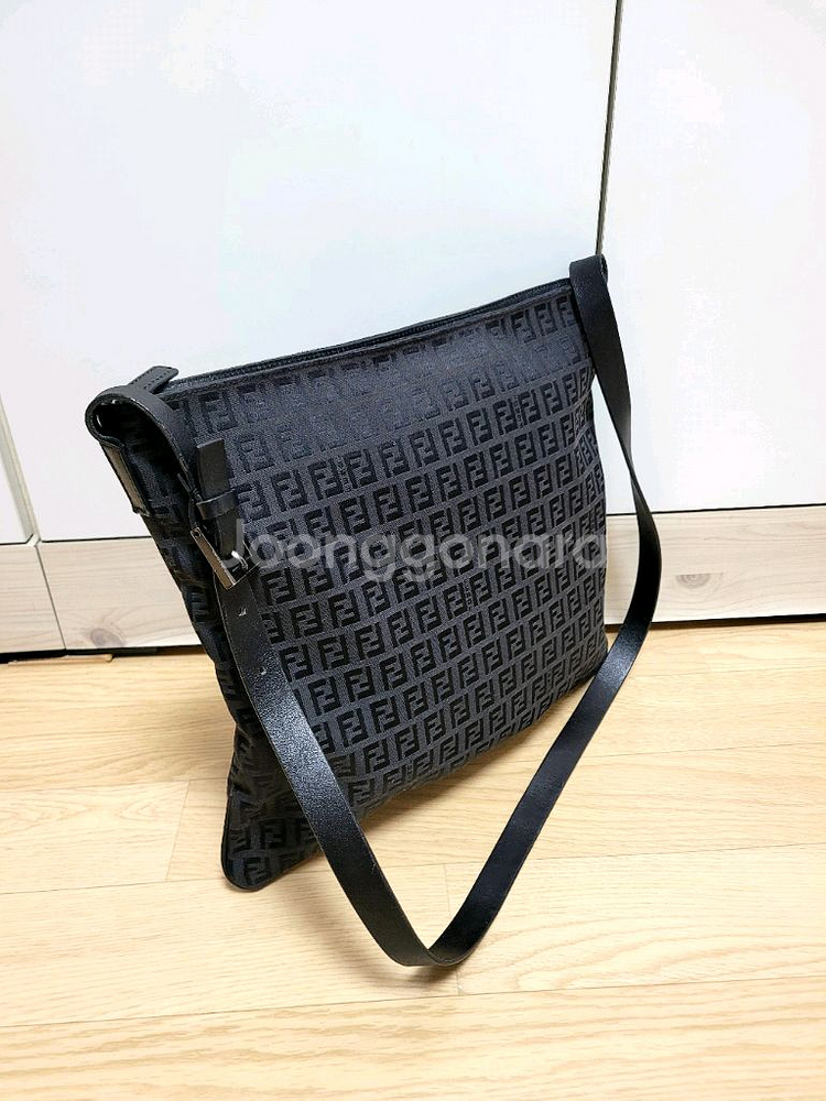 (정품)펜디 쥬카 메신저 크로스백--2