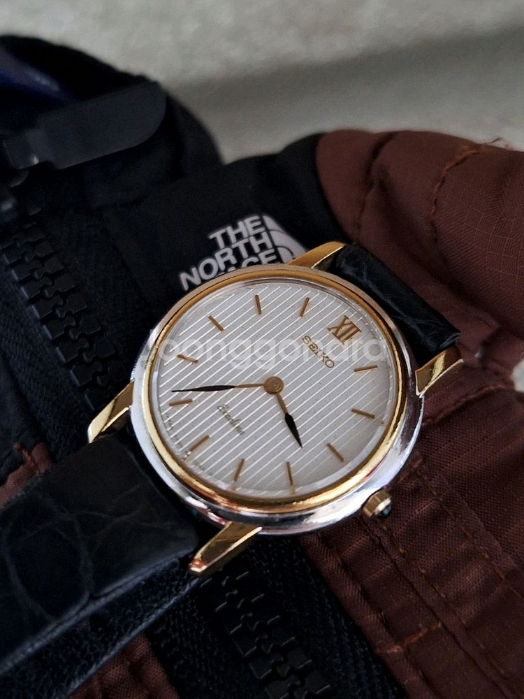 세이코 90s 빈티지 엑셀린 쿼츠 시계 판매합니다--1