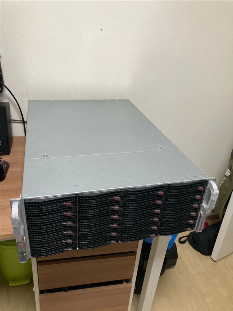 슈퍼마이크로 SuperStorge 4u 24핫스왑 케이스 + 2400w 파워 , 레이드카드 ( 나스제작가능 ) 이미지