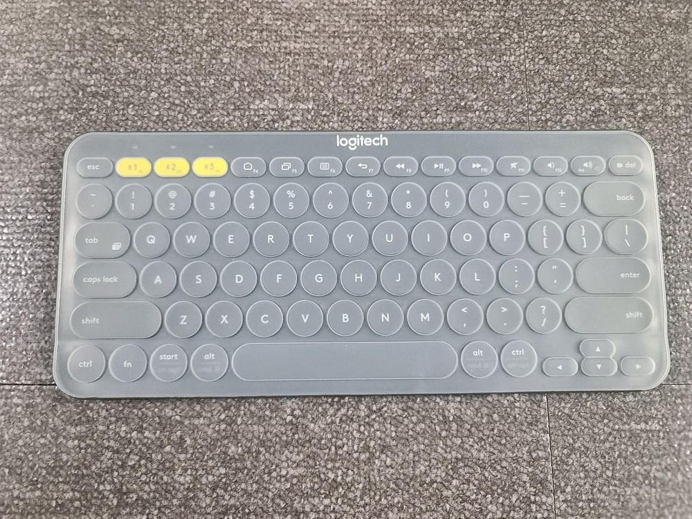 로지텍 K380 멀티 키보드 + 파우치--2