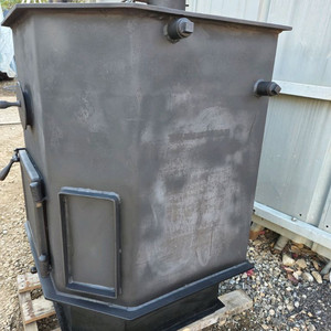 큰. 화목난로. . 공장. 현장. 이미지