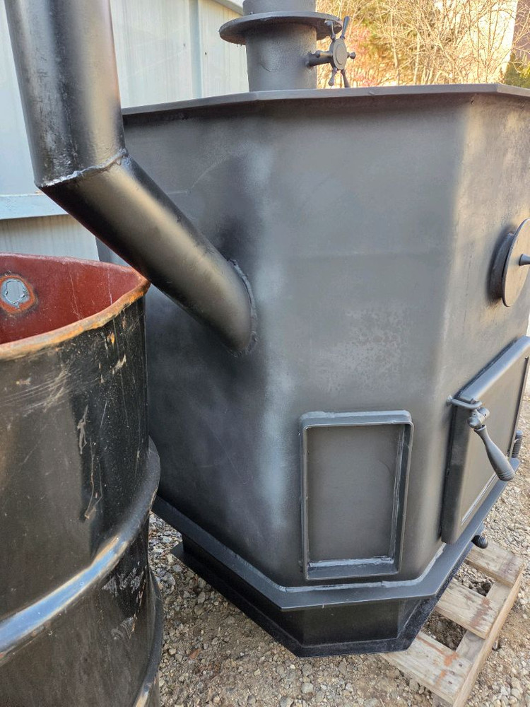 큰. 화목난로. . 공장. 현장. 이미지