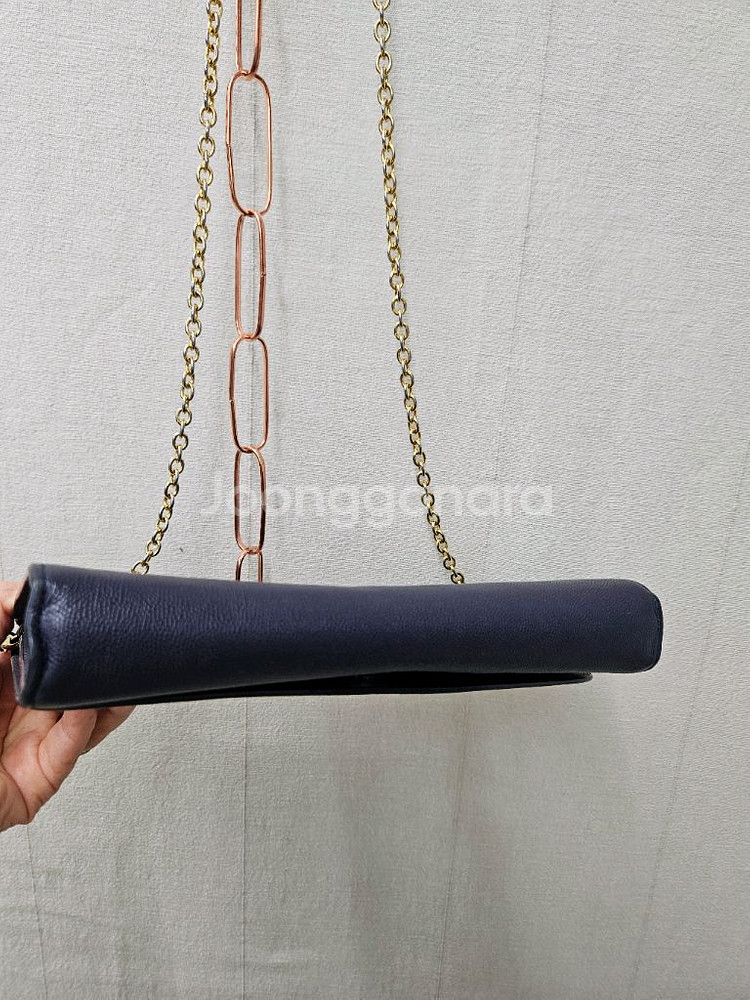 헤지스 체인크로스백 겸 클러치백--7